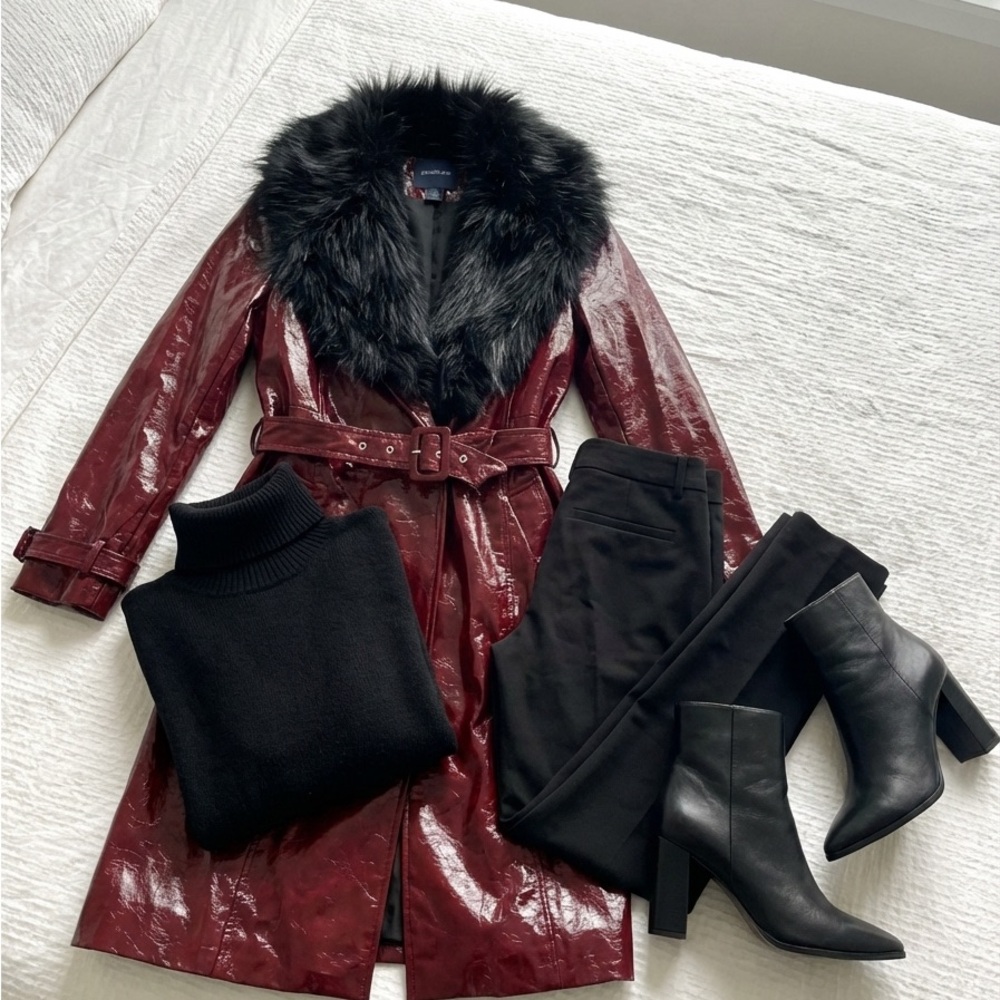 NWOT Modcloth Femme Fatal Oxblood Trench Coat with Black Faux Fur Collar